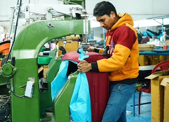 Worker Stitching Bag 5